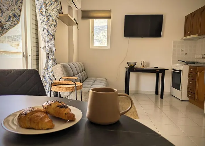 A Cozy By The Sea * Loutráki